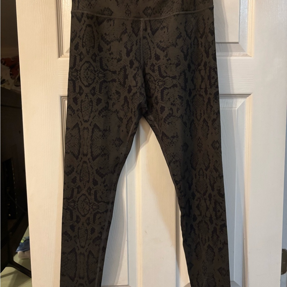 SO olive Snake Print Leggings